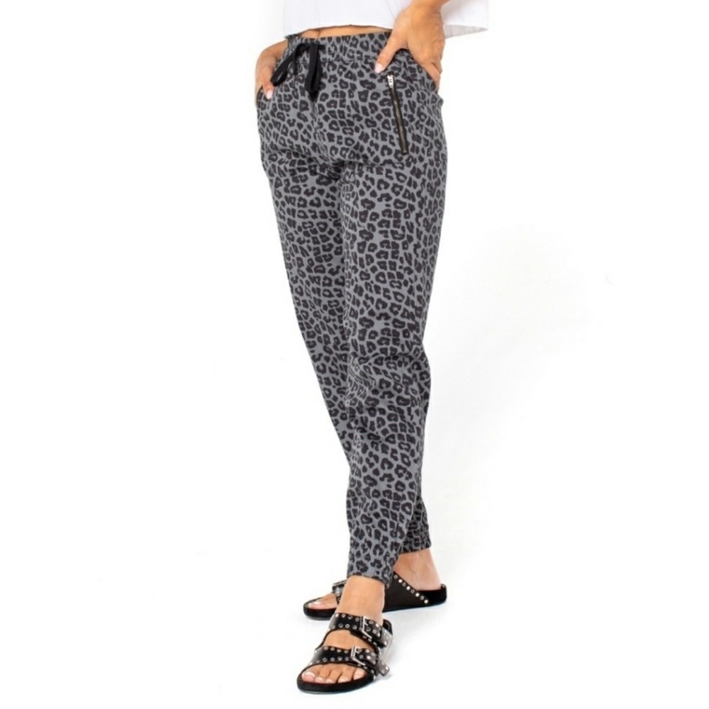 Celebrity Pink Curvy‎ Joggers - Grey & Black Cheetah Print - Size Small